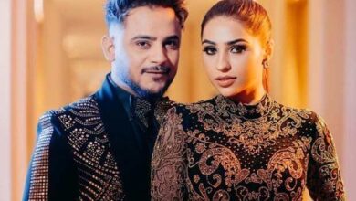 Singer Milind Gaba and wife Pria welcome twins, announce arrival of baby boy and girl : Bollywood News