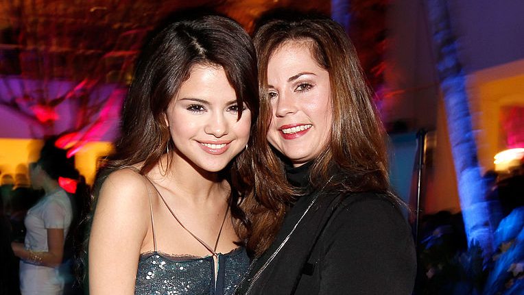 Meet Her Mom Mandy, Dad Rick, & Stepdad Brian – Hollywood Life Meet Her Mom Mandy, Dad Rick, & Stepdad Brian – Hollywood Life