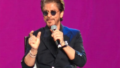WAVES 2025: Shah Rukh Khan BREAKS silence on insider vs outsider debate: “It doesn’t matter where you come from. If you start wallowing in self-pity, you’ll never be able to make a space for yourself…” : Bollywood News