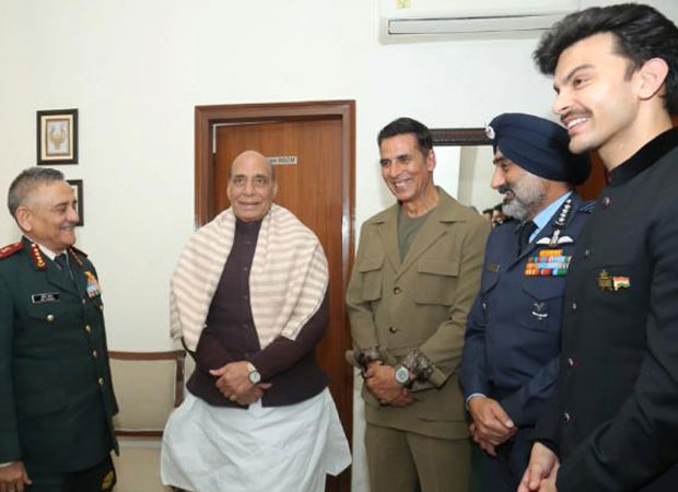 After Sky Force, Akshay Kumar and Veer Pahariya help AB Devayya’s family recover stolen Mahavir Chakra Medal : Bollywood News After Sky Force, Akshay Kumar and Veer Pahariya help AB Devayya’s family recover stolen Mahavir Chakra Medal : Bollywood News