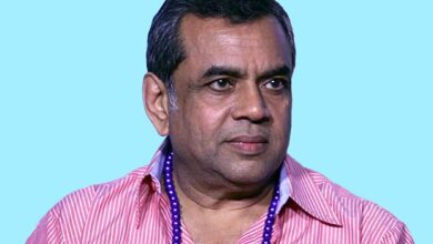 Hera Pheri fans request Paresh Rawal to rethink his decision of quitting the film; actor responds amid legal drama : Bollywood News