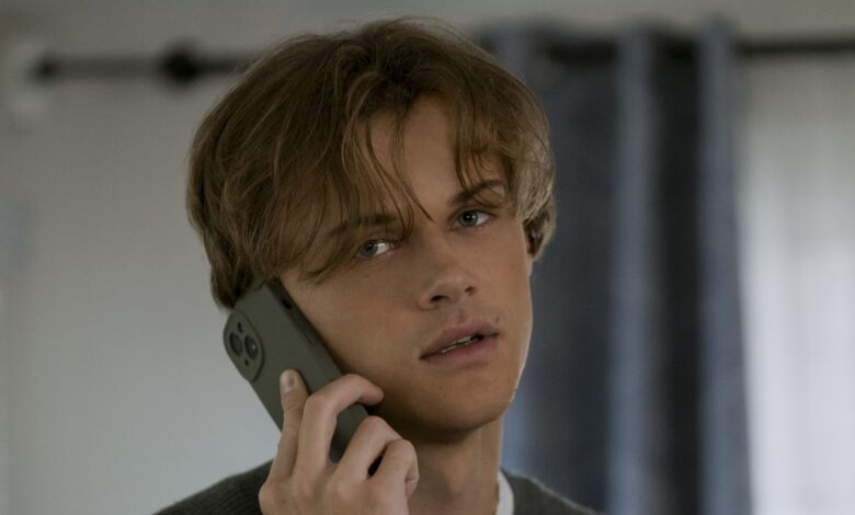 How Old Jeremiah, Conrad & Belly Are – Hollywood Life