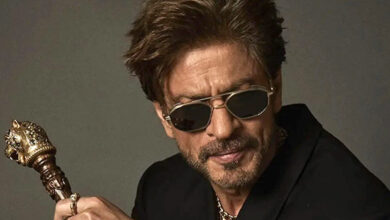 Shah Rukh Khan reacts to receiving first-ever National Award: “Overwhelmed, humbled, grateful… ready with one hand!” : Bollywood News