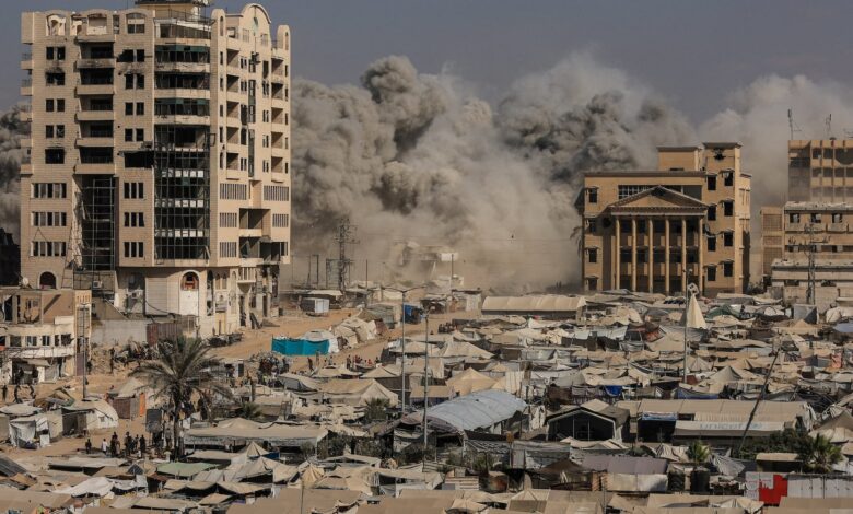 Actors, entertainers pledge to boycott Israeli film institutions over Gaza Actors, entertainers pledge to boycott Israeli film institutions over Gaza