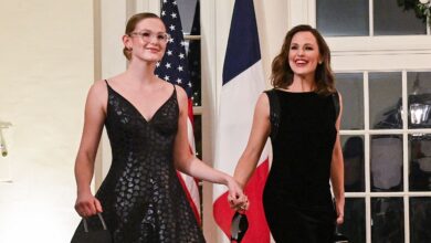 Moments Between Celeb Parents & Daughters – Hollywood Life