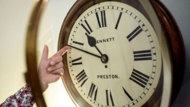 When Is Fall Back 2025? Date When Daylight Savings Ends – Hollywood Life