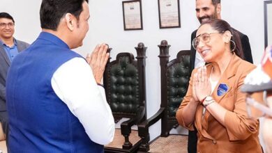 Rani Mukerji joins Maharashtra CM, Akshay Kumar to launch Cyber Awareness Month 2025 : Bollywood News