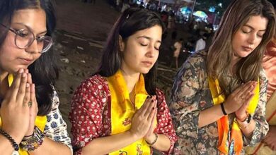 Shweta Tripathi performs Ganga Aarti amid Mirzapur: The Film shoot: “Benaras keeps calling me back” : Bollywood News