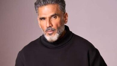 Suniel Shetty crosses 1 million followers on LinkedIn! : Bollywood News