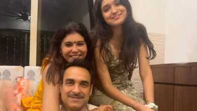 Pankaj Tripathi and wife Mridula enter theatre production with Lailaaj; daughter Aashi makes stage debut : Bollywood News