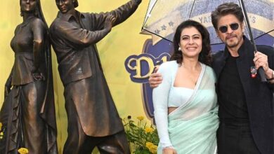 Shah Rukh Khan and Kajol unveil DDLJ bronze statue in London’s Leicester Square : Bollywood News