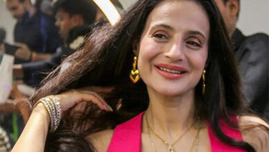 Ameesha Patel faces non-bailable warrant over alleged breach of contract case; Gadar 2 actress REACTS! : Bollywood News